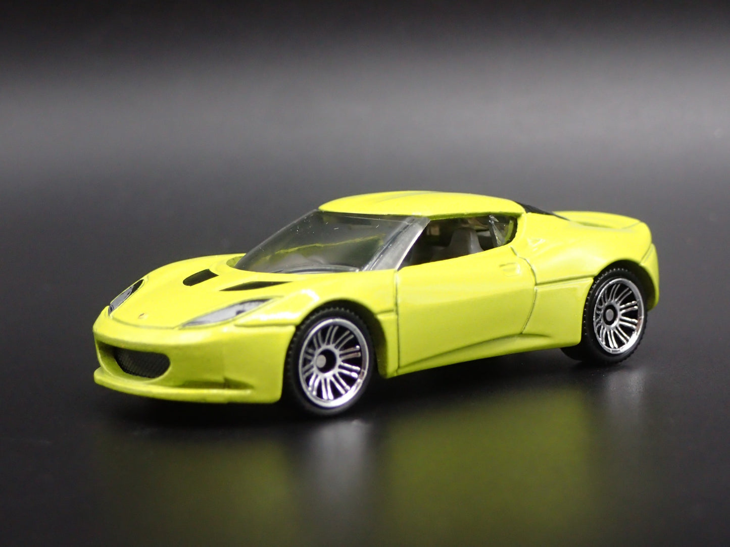 2010-2021 LOTUS EVORA GREEN 1/64 SCALE COLLECTIBLE DIORAMA DIECAST MODEL CAR
