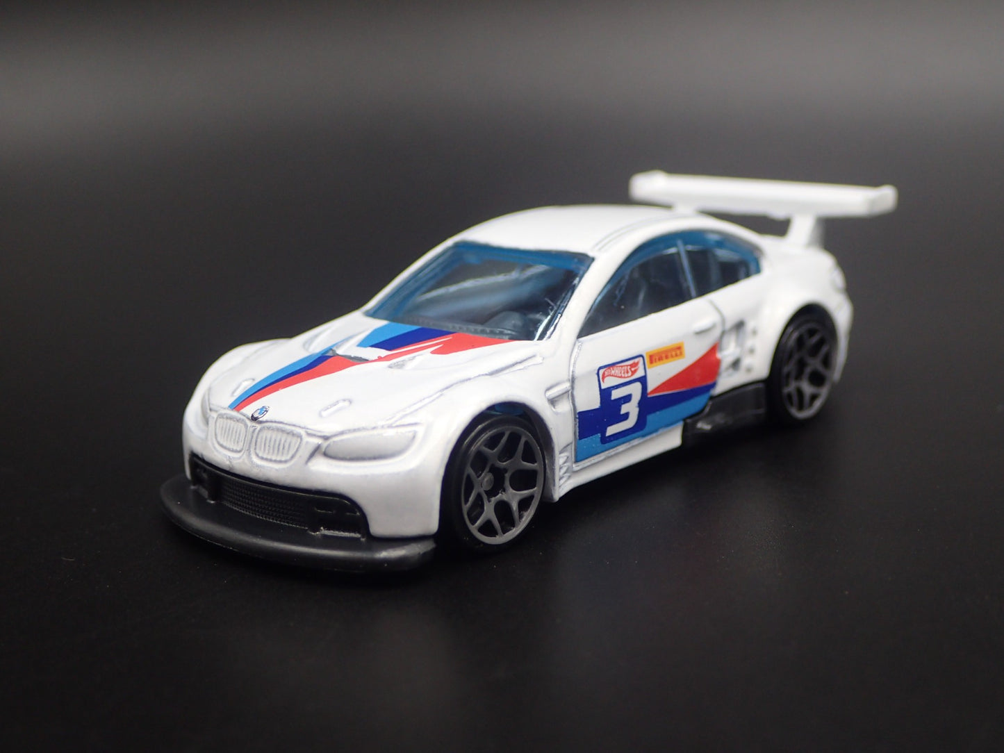 2007-2013 BMW M3 GT2 E92 WHITE 1:64 SCALE COLLECTIBLE DIORAMA DIECAST MODEL CAR