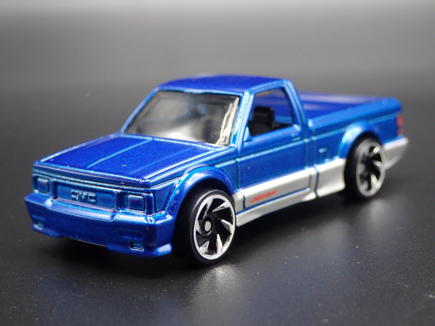 1991 91 GMC SYCLONE PICKUP TRUCK BLUE RARE 1:64 SCALE DIORAMA DIECAST MODEL CAR