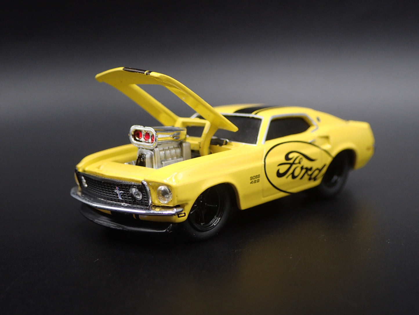 1969 69 FORD MUSTANG BOSS 429 FASTBACK RARE 1/64 SCALE DIORAMA DIECAST MODEL CAR