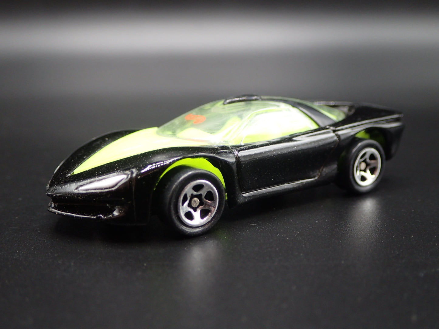 1988 88 PONTIAC BANSHEE IV CONCEPT CAR 1/64 SCALE DIORAMA DIECAST MODEL CAR