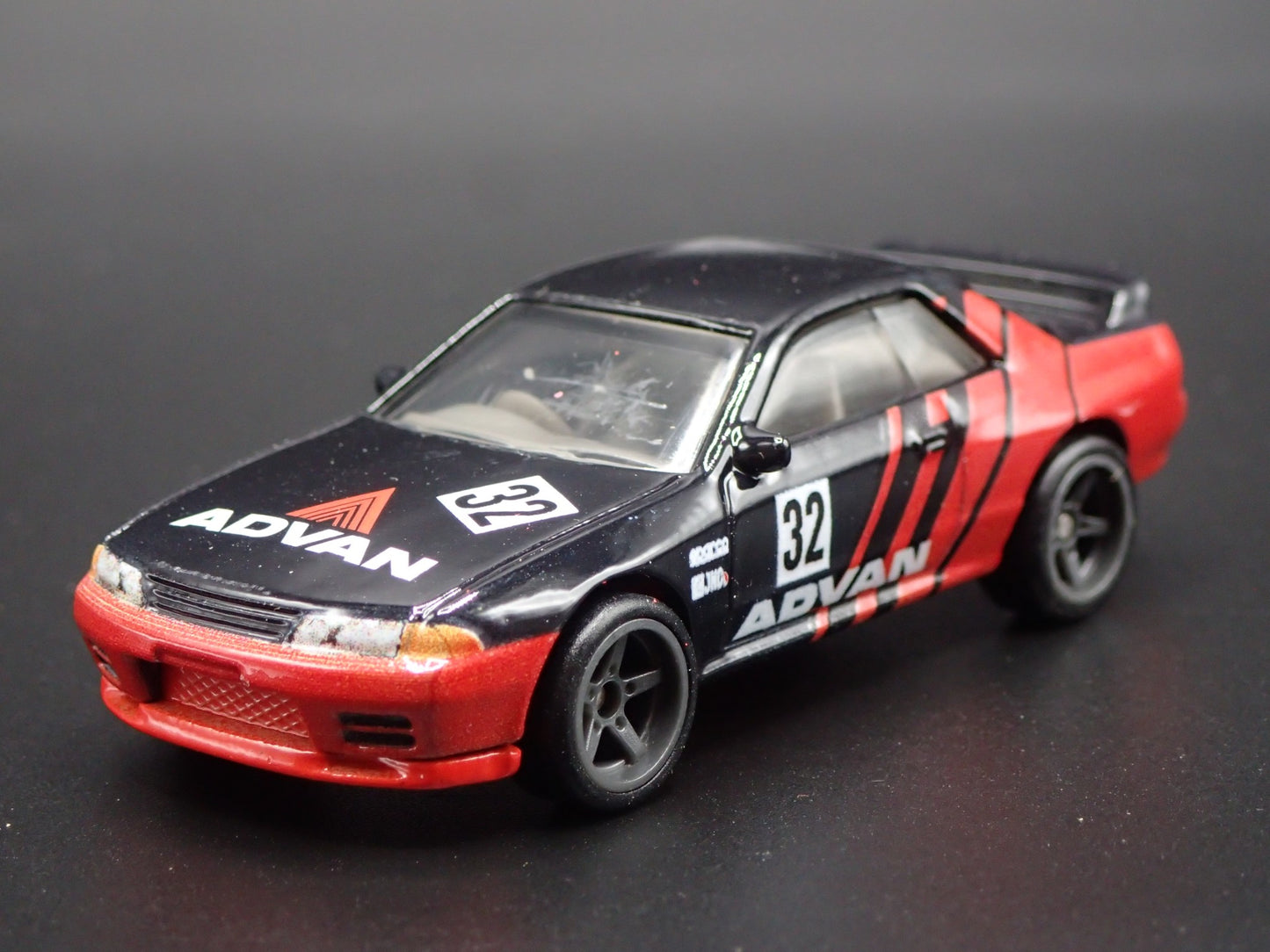 1989-1994 NISSAN SKYLINE GTR R32 BNR32 ADVAN BLACK 1:64 SCALE DIECAST MODEL CAR