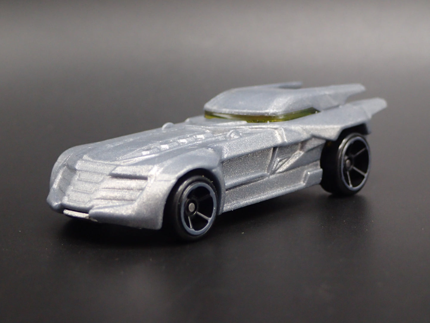 THE BATMAN BATMOBILE GRAY RARE 1:64 SCALE COLLECTIBLE DIORAMA DIECAST MODEL CAR