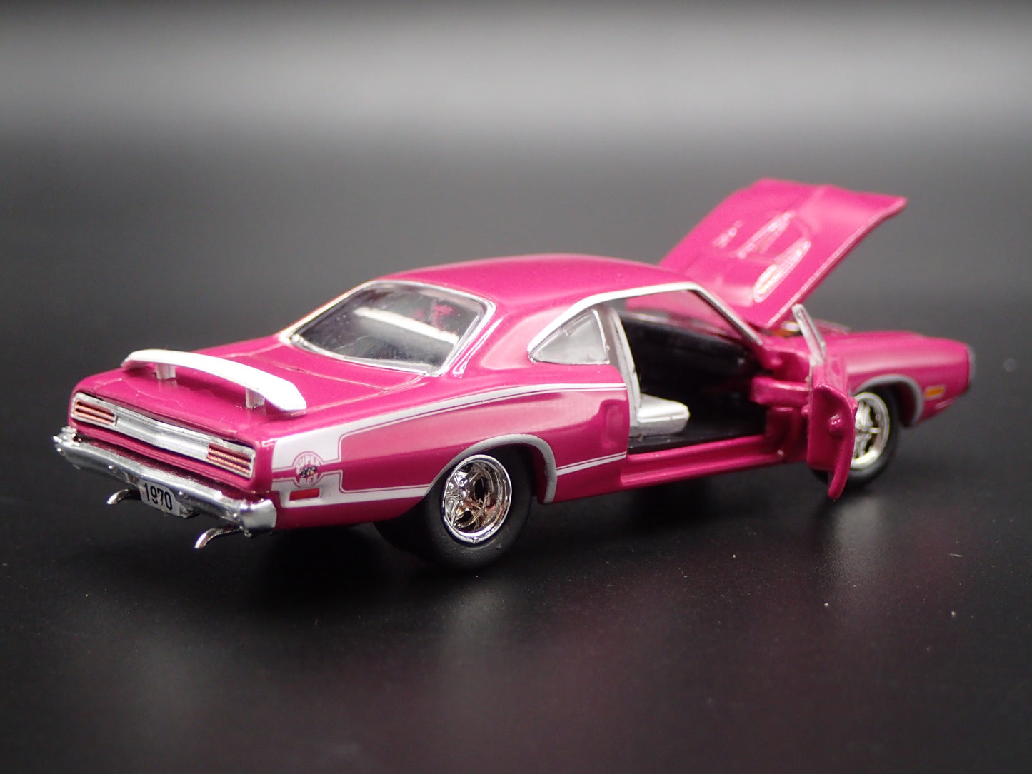 1970 70 DODGE SUPER BEE 383 SCAT PACK RARE 1:64 SCALE DIORAMA DIECAST MODEL CAR