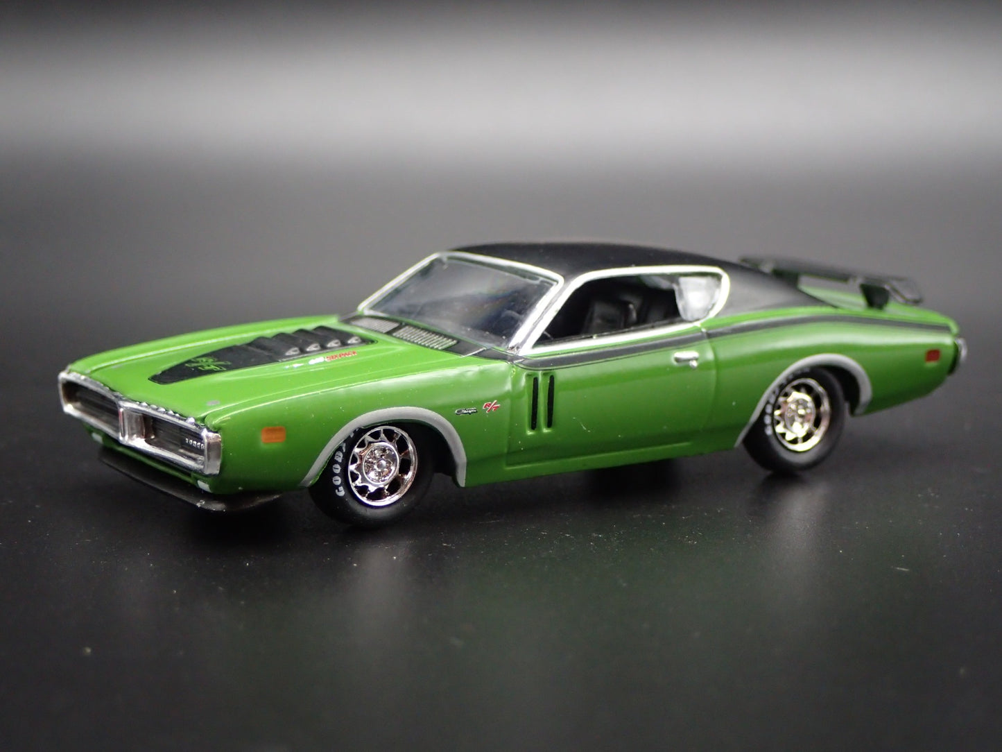 1971 71 DODGE CHARGER RT 440 6 PACK GREEN 1/64 SCALE DIORAMA DIECAST MODEL CAR