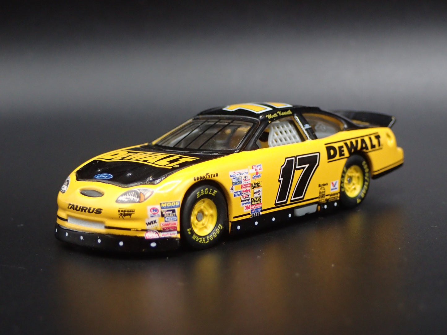 2000 00 FORD TAURUS NASCAR DEWALT MATT KENSETH 1/64 SCALE DIECAST MODEL CAR