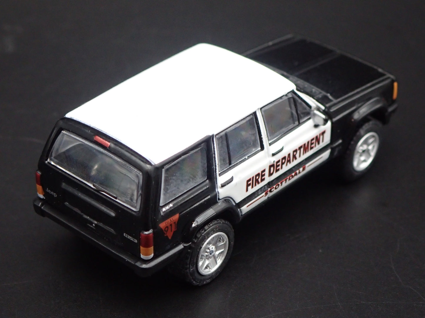 JEEP CHEROKEE XJ SPORT 4 DOOR SCOTTSDALE PA FIRE 1:64 SCALE DIECAST MODEL CAR