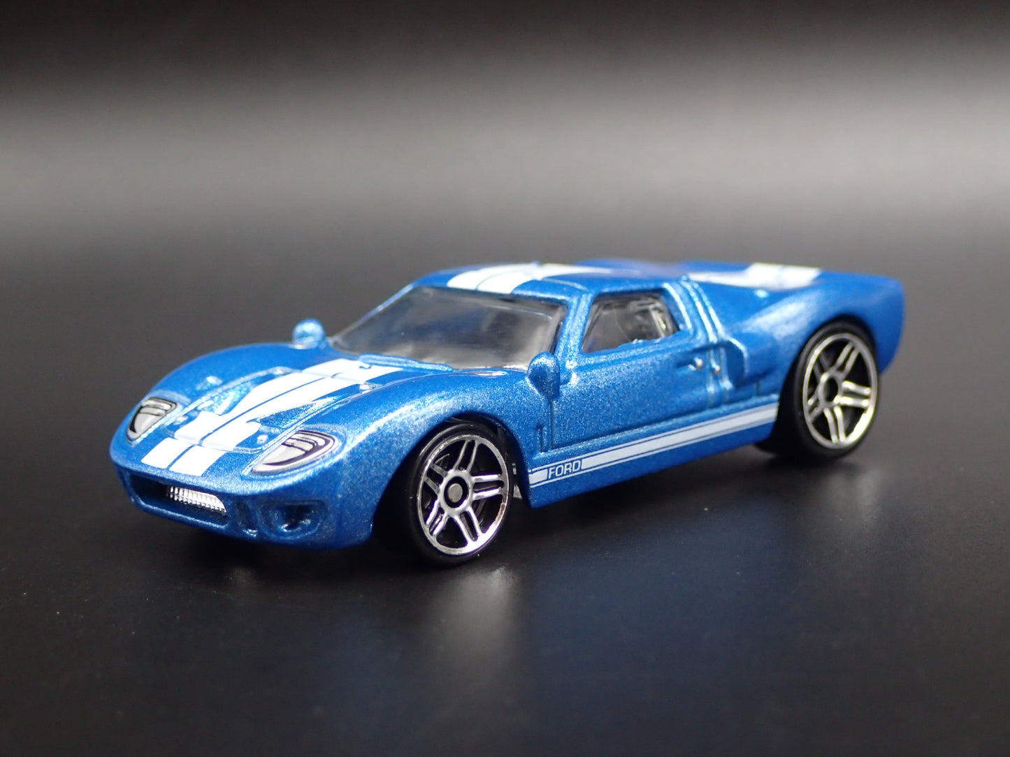 1965 65 FORD GT40 BLUE 1:64 SCALE LIMITED COLLECTIBLE DIORAMA DIECAST MODEL CAR