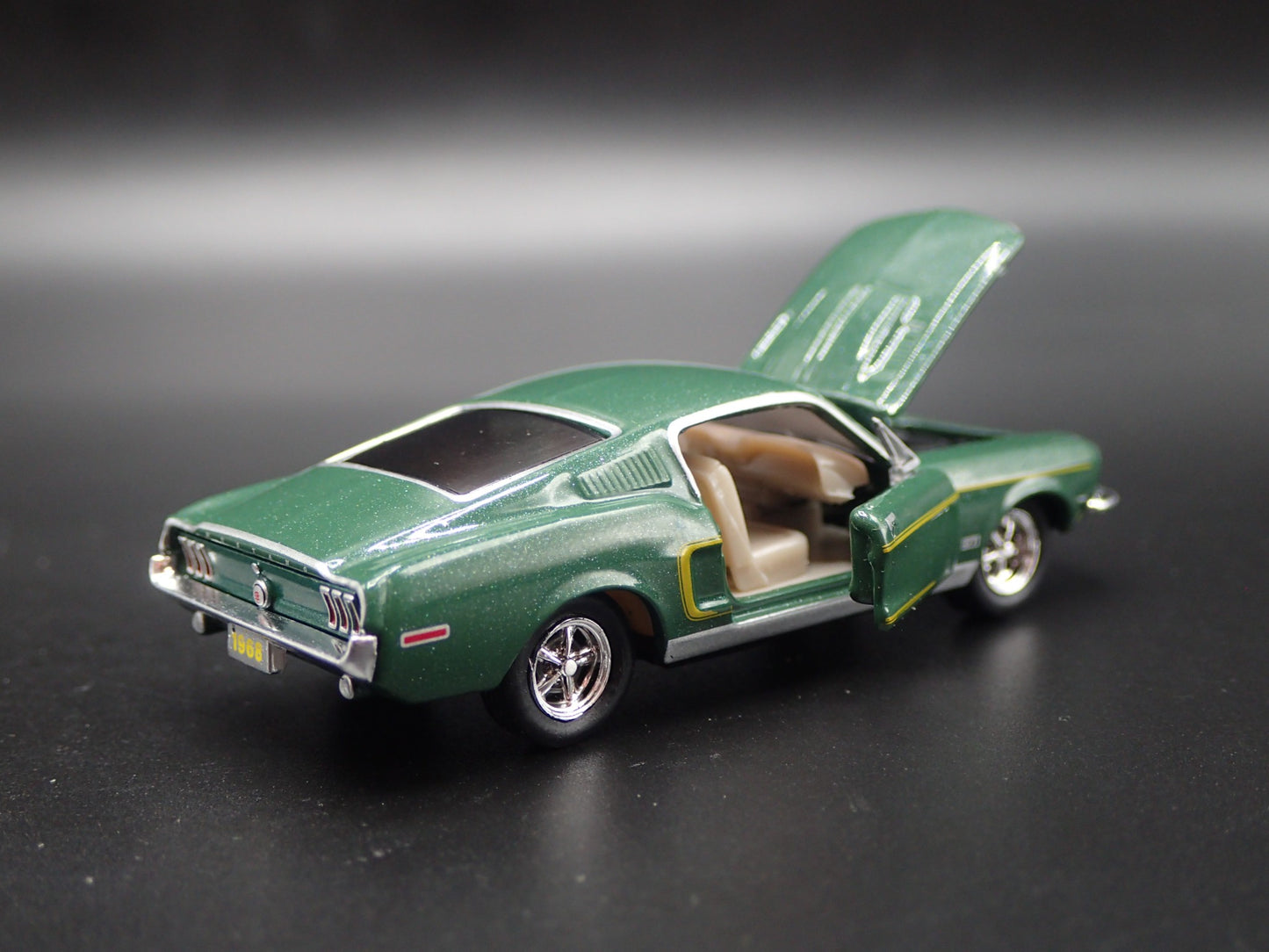 1968 68 FORD MUSTANG GT FASTBACK GREEN RARE 1:64 SCALE DIORAMA DIECAST MODEL CAR