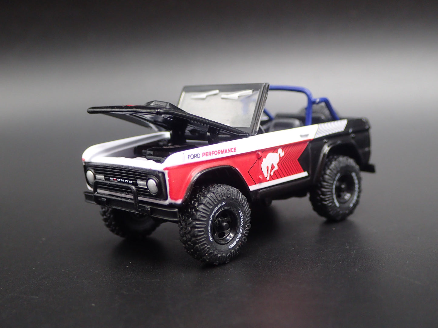 1966 66 FORD BRONCO 4X4 FORD PERFORMANCE 1:64 SCALE DIORAMA DIECAST MODEL CAR