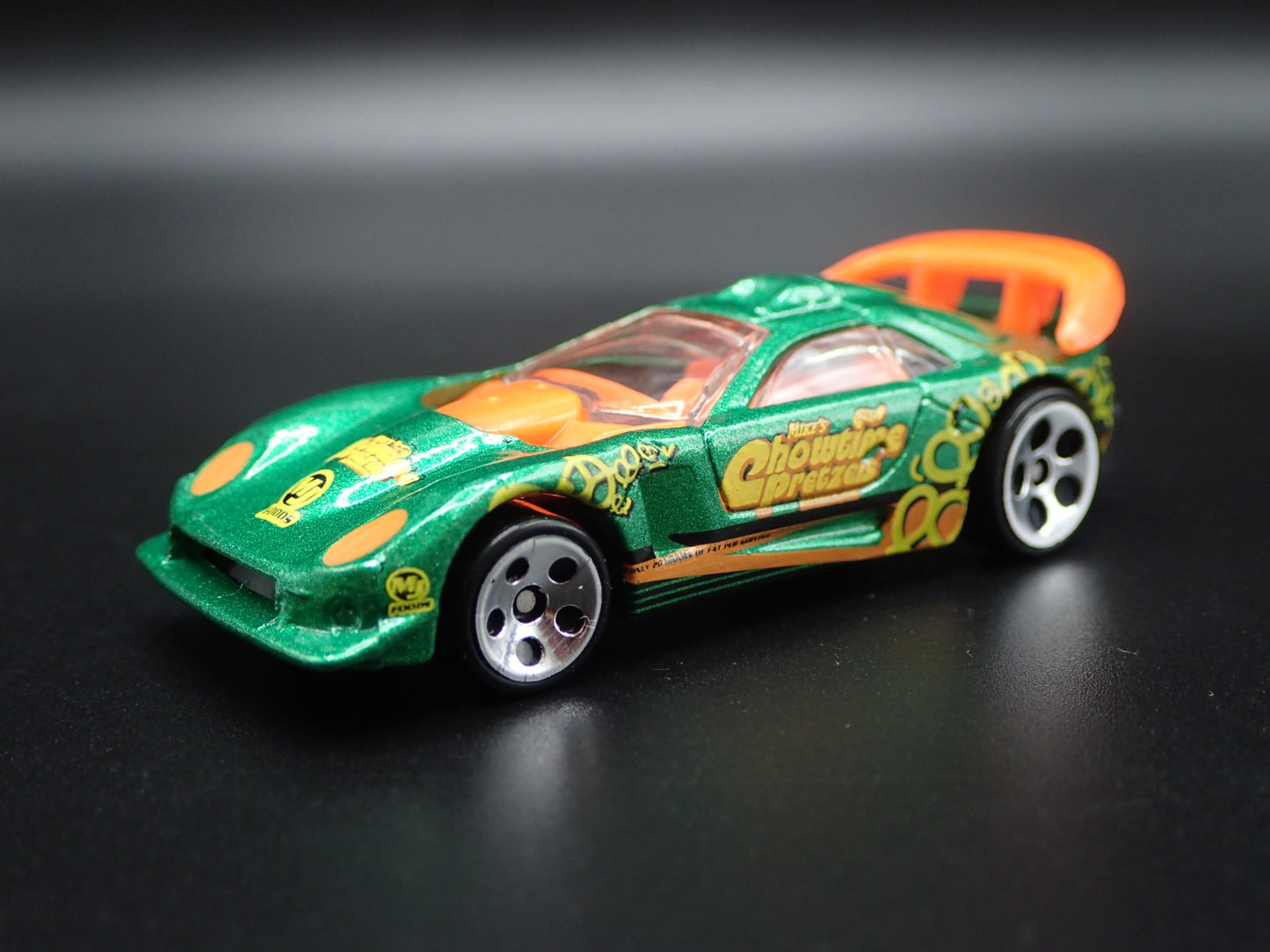 CALLAWAY C7 CHEVY CHEVROLET CORVETTE GREEN 1:64 SCALE DIORAMA DIECAST MODEL CAR