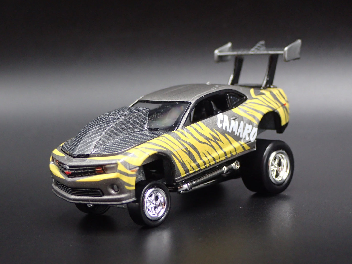 2010 - 2015 CHEVY CHEVROLET CAMARO ZINGER 1/64 SCALE DIORAMA DIECAST MODEL CAR