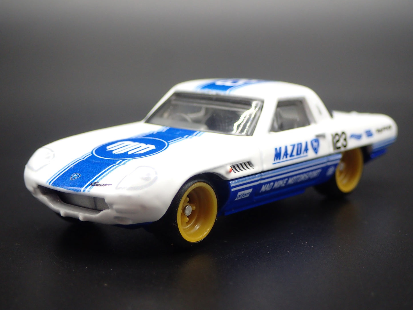1967-1972 MAZDA COSMO SPORT 1:64 SCALE COLLECTIBLE DIORAMA DIECAST MODEL CAR