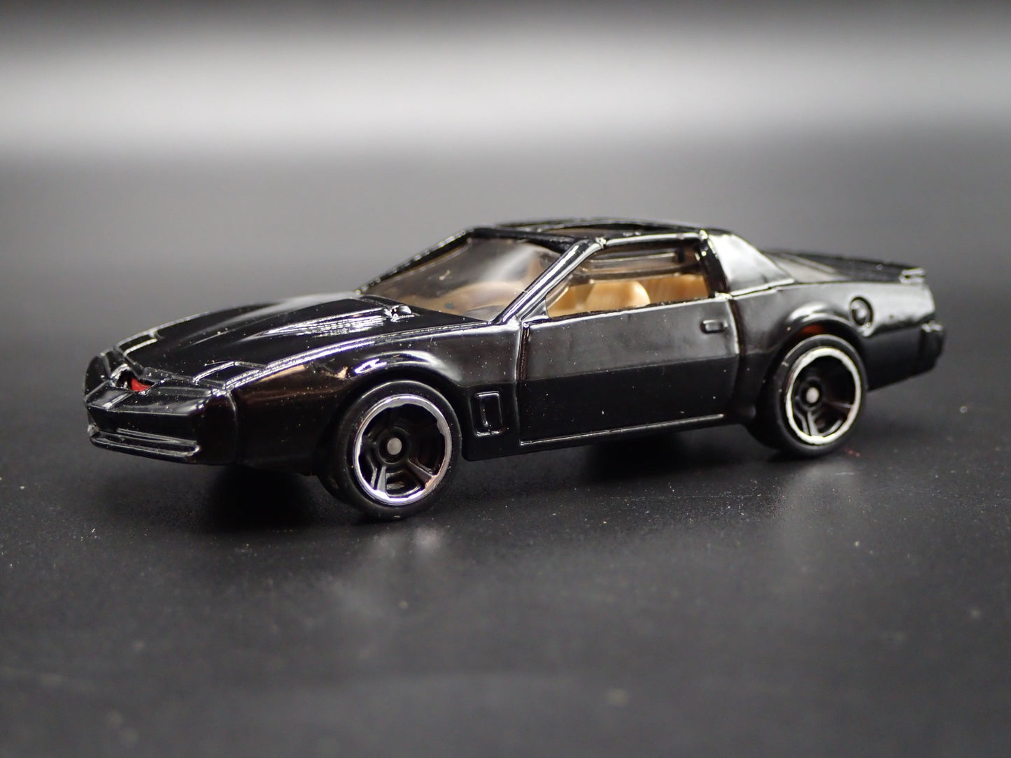 KNIGHT RIDER KITT PONTIAC RARE 1:64 SCALE COLLECTIBLE DIORAMA DIECAST MODEL CAR