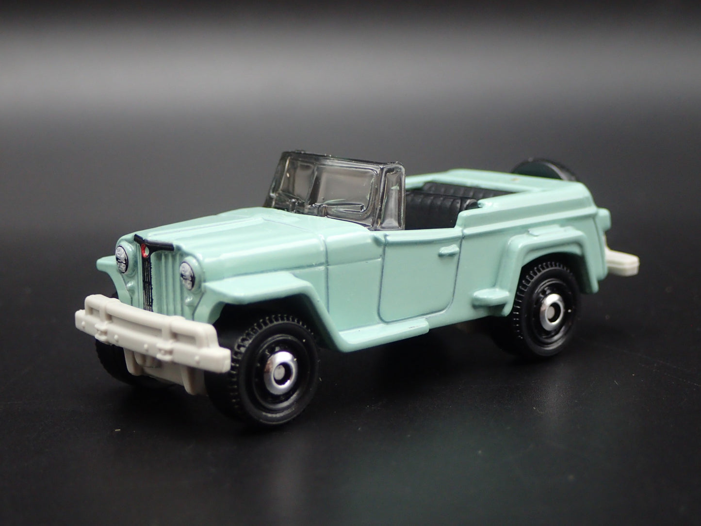 1948 -1950 JEEP WILLYS JEEPSTER 1:64 SCALE COLLECTIBLE DIORAMA DIECAST MODEL CAR