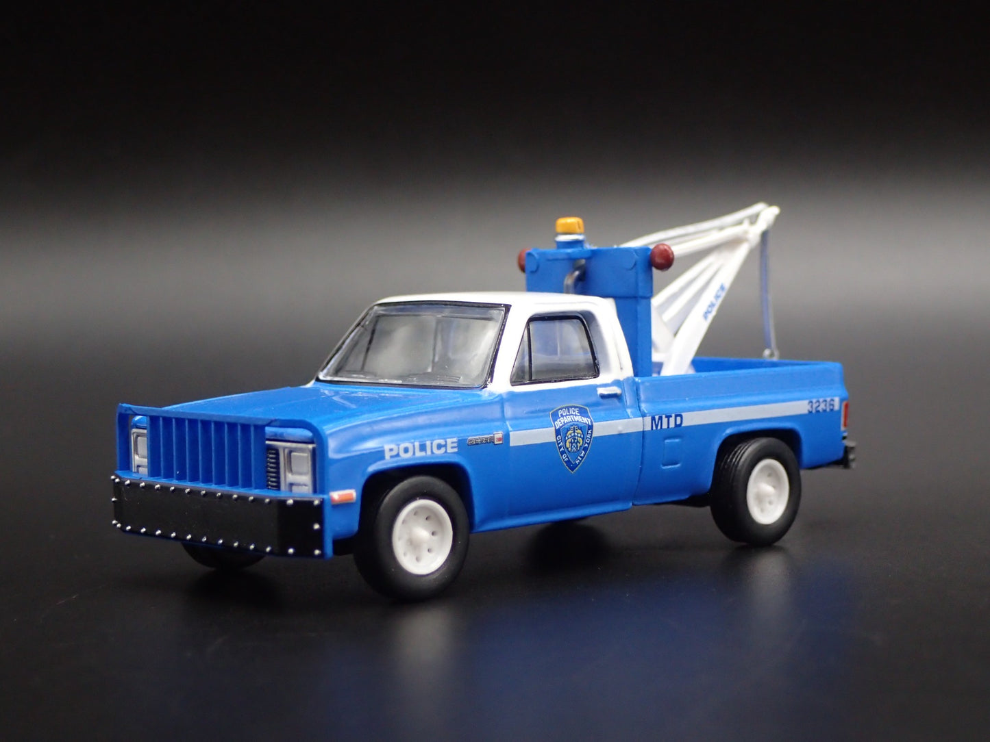 1987 87 GMC SIERRA K2500 TOW TRUCK WRECKER NYPD 1/64 SCALE DIECAST MODEL CAR