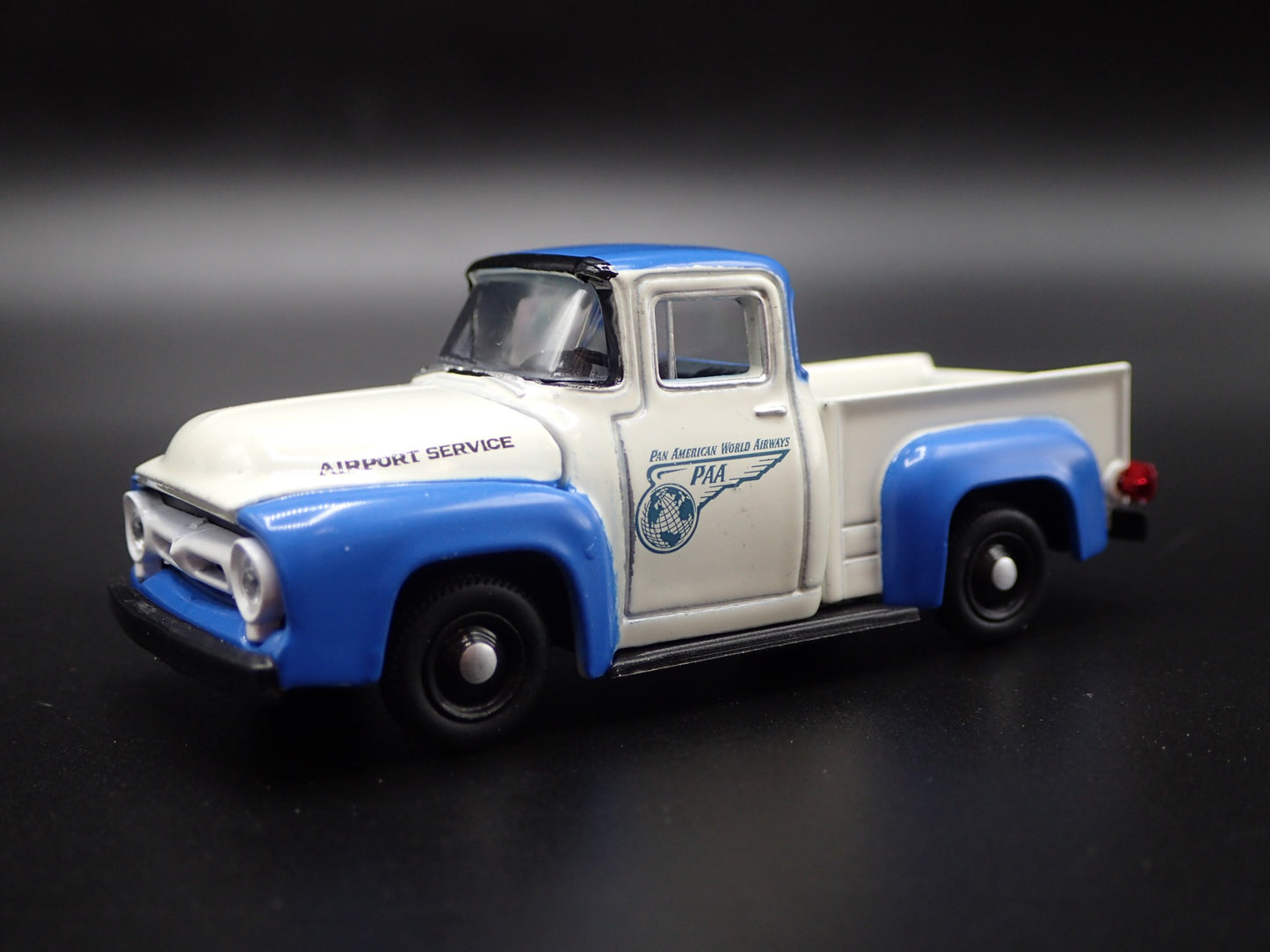 1956 56 FORD F100 PICKUP TRUCK PAN AM WHITE 1:64 SCALE DIORAMA DIECAST MODEL CAR