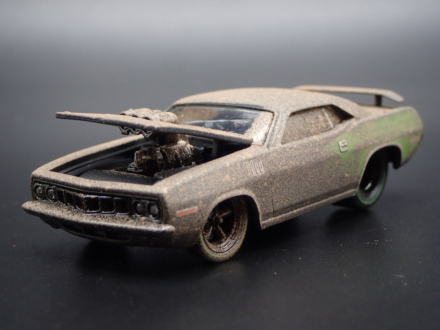 1971 71 PLYMOUTH CUDA 440 CUSTOM BARN FIND 1/64 SCALE DIORAMA DIECAST MODEL CAR