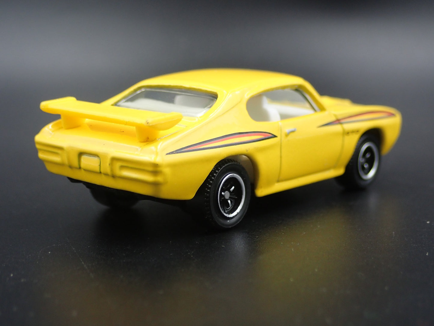 1970 70 PONTIAC GTO MUSCLE CAR 1/64 SCALE COLLECTIBLE DIORAMA DIECAST MODEL CAR