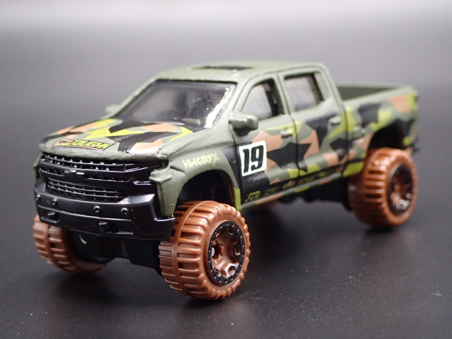 2019 19 CHEVY CHEVROLET SILVERADO LT TRAIL BOSS 1:64 SCALE DIECAST MODEL CAR