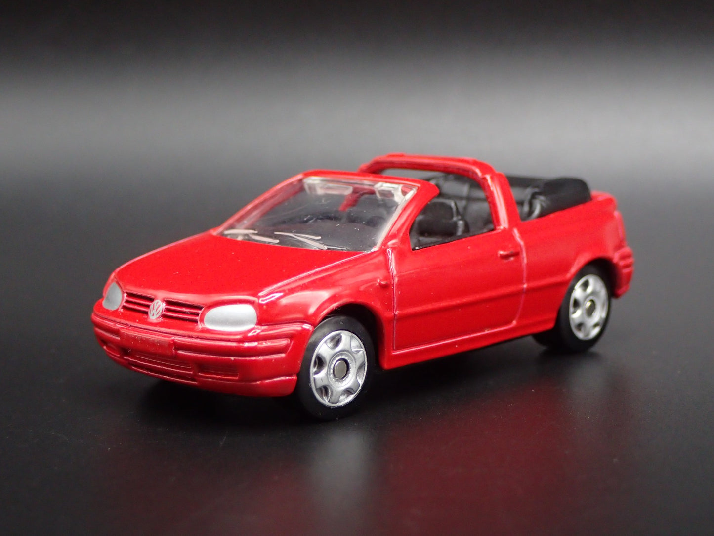 VW VOLKSWAGEN GOLF GTI CABRIO CONVERTIBLE 1:64 SCALE DIORAMA DIECAST MODEL CAR