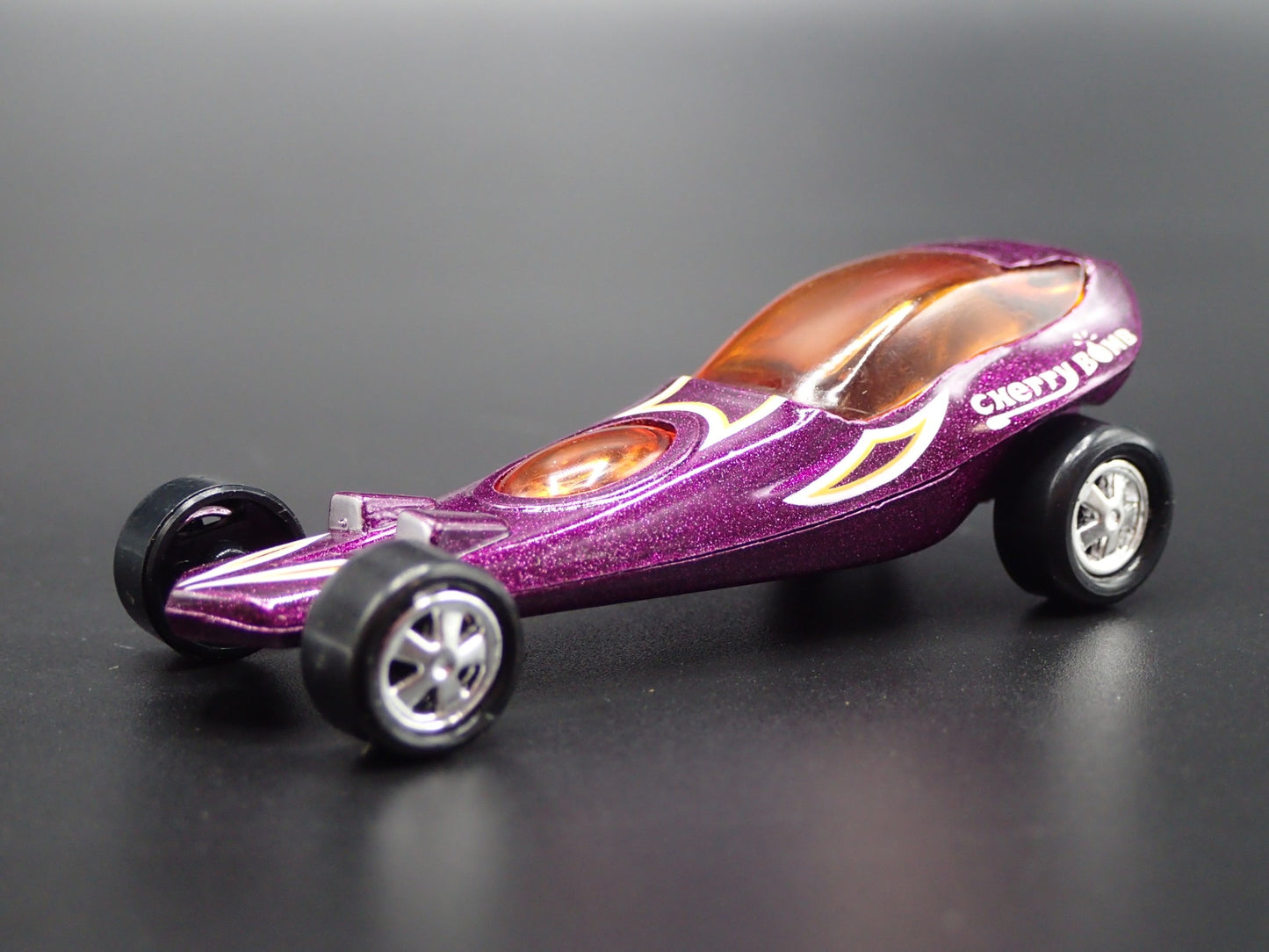 CHERRY BOMB DRAGSTER TOM DANIELS CUSTOM 1:64 SCALE DIORAMA DIECAST MODEL CAR