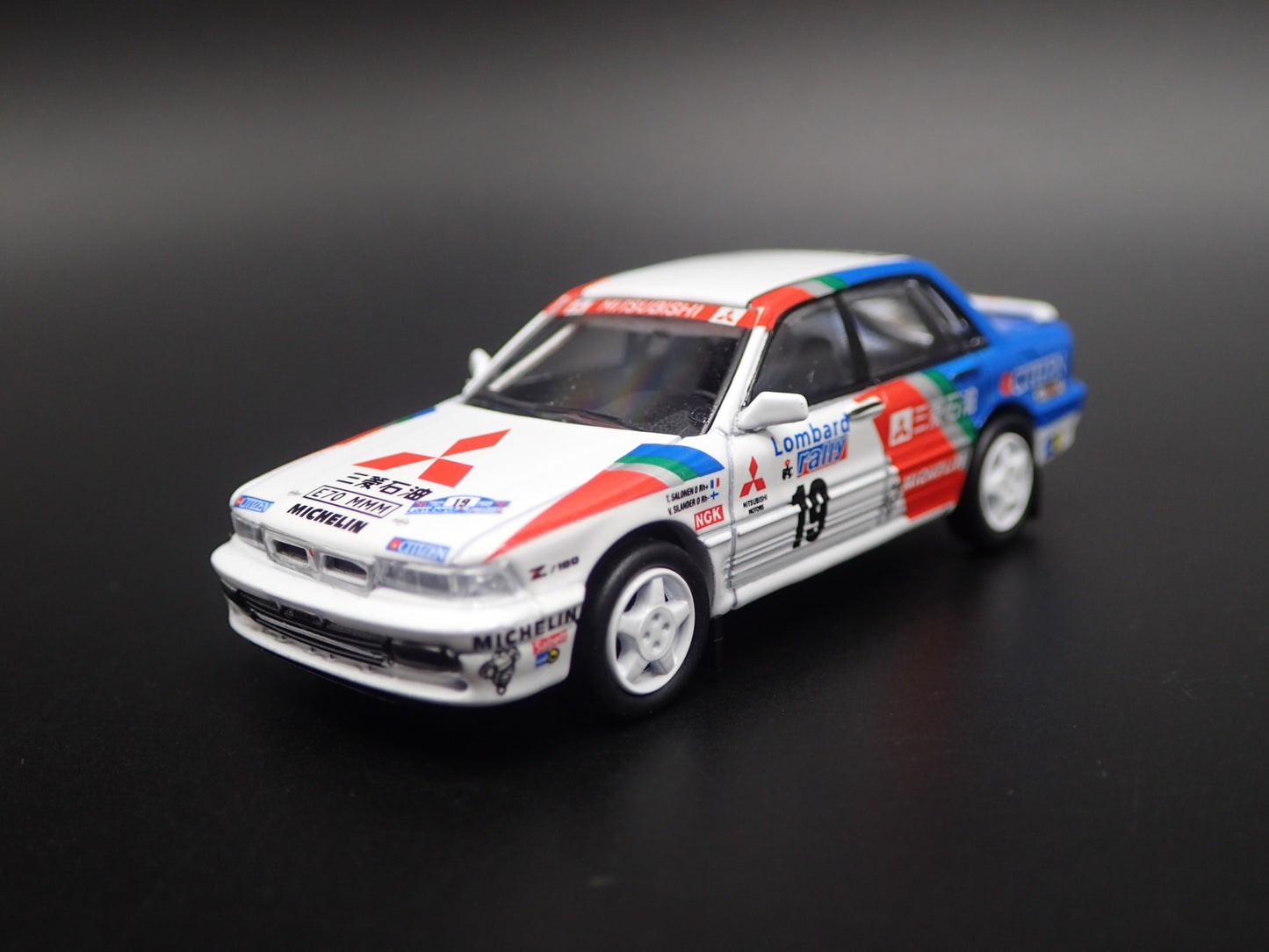 MITSUBISHI GALANT VR4 RALLY CAR #19 LOMBARD 1:64 SCALE DIORAMA DIECAST MODEL CAR