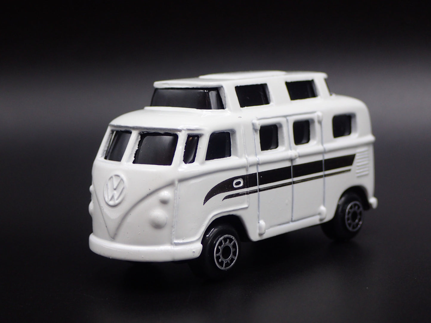 VW VOLKSWAGEN CAMPER BUS VAN WHITE 1/64 SCALE COLLECTIBLE DIECAST MODEL CAR