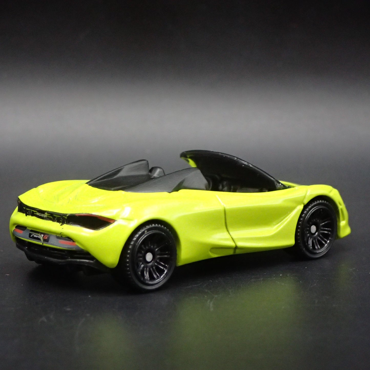 2018-2023 MCLAREN 720S SPIDER SUPER CAR 1:64 SCALE DIORAMA DIECAST MODEL CAR
