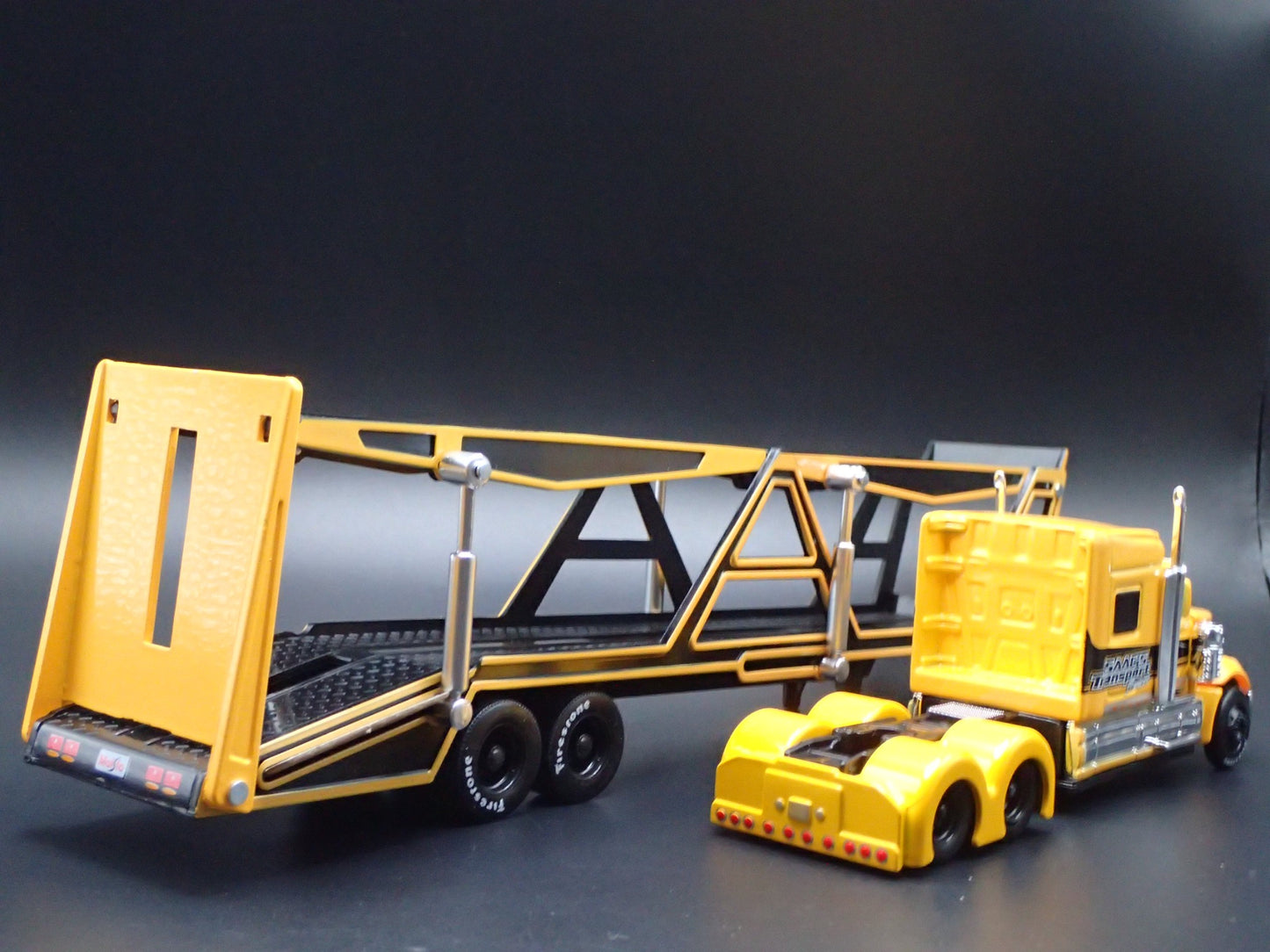 INTERNATIONAL LONESTAR & CAR TRANSPORTER HAULER TRAILER 1:64 SCALE DIECAST MODEL