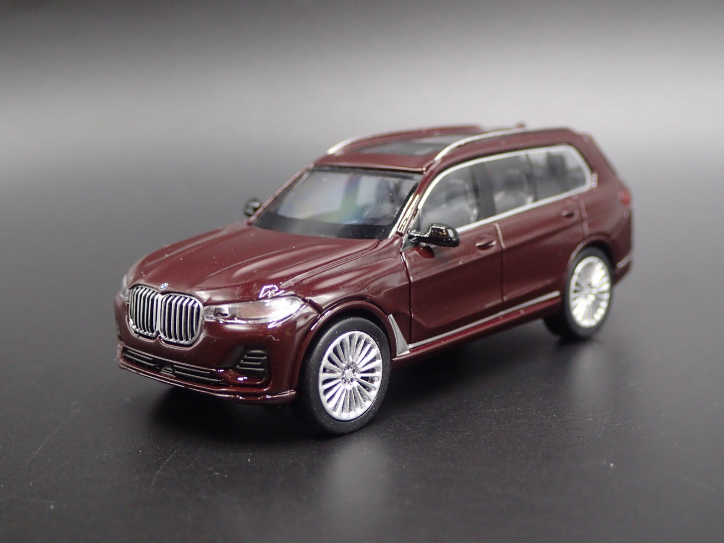 2019-2025 BMW X7 LUXURY SUV 1:64 SCALE COLLECTIBLE DIORAMA DIECAST MODEL CAR