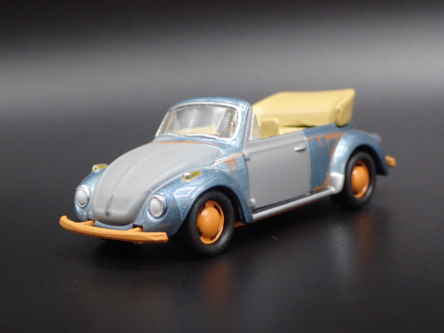 1975 75 VW VOLKSWAGEN SUPER BEETLE BUG CONVERTIBLE 1/64 SCALE DIECAST MODEL CAR