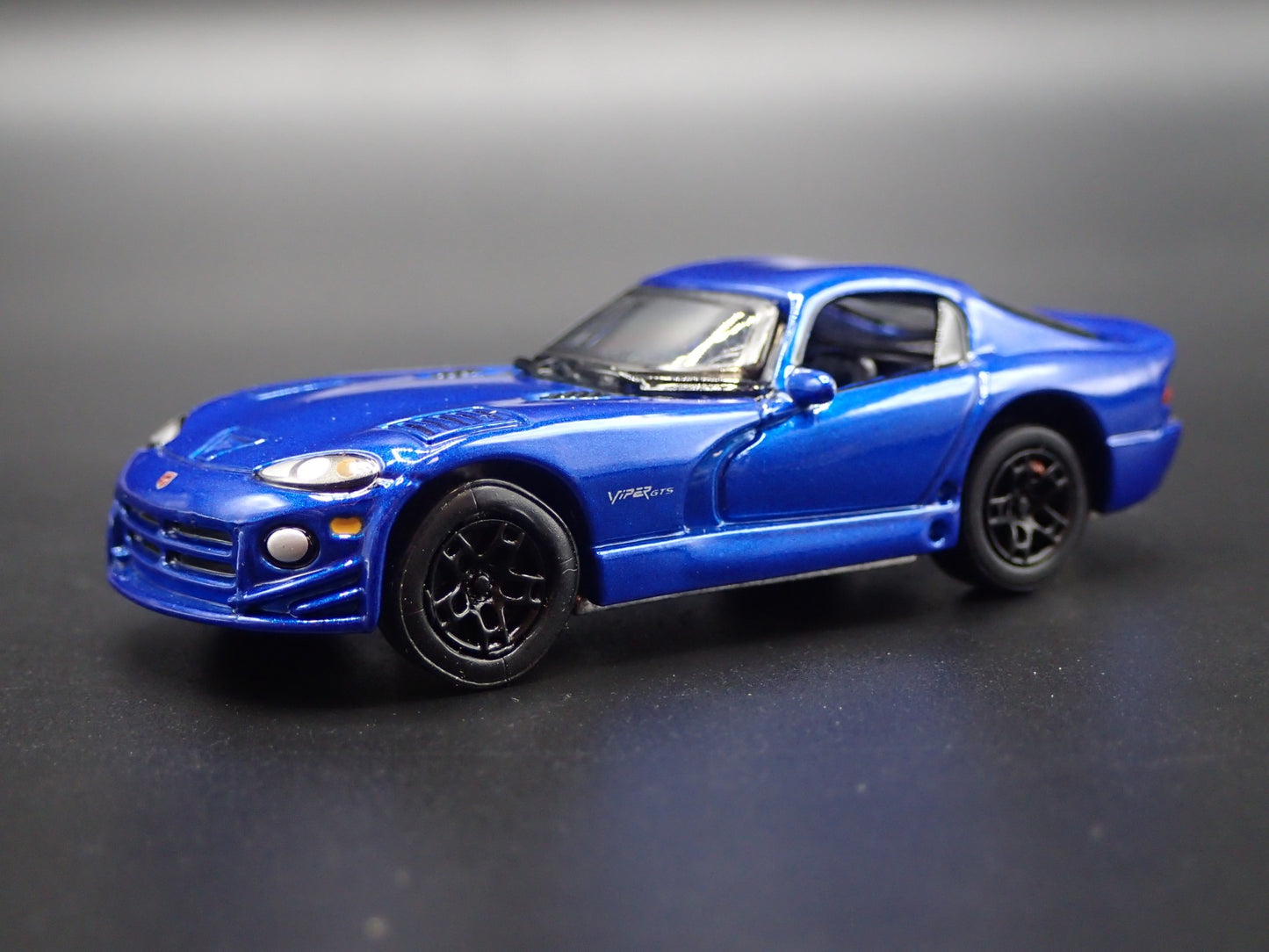 1996-2002 DODGE VIPER GTS BLUE 1:64 SCALE COLLECTIBLE DIORAMA DIECAST MODEL CAR