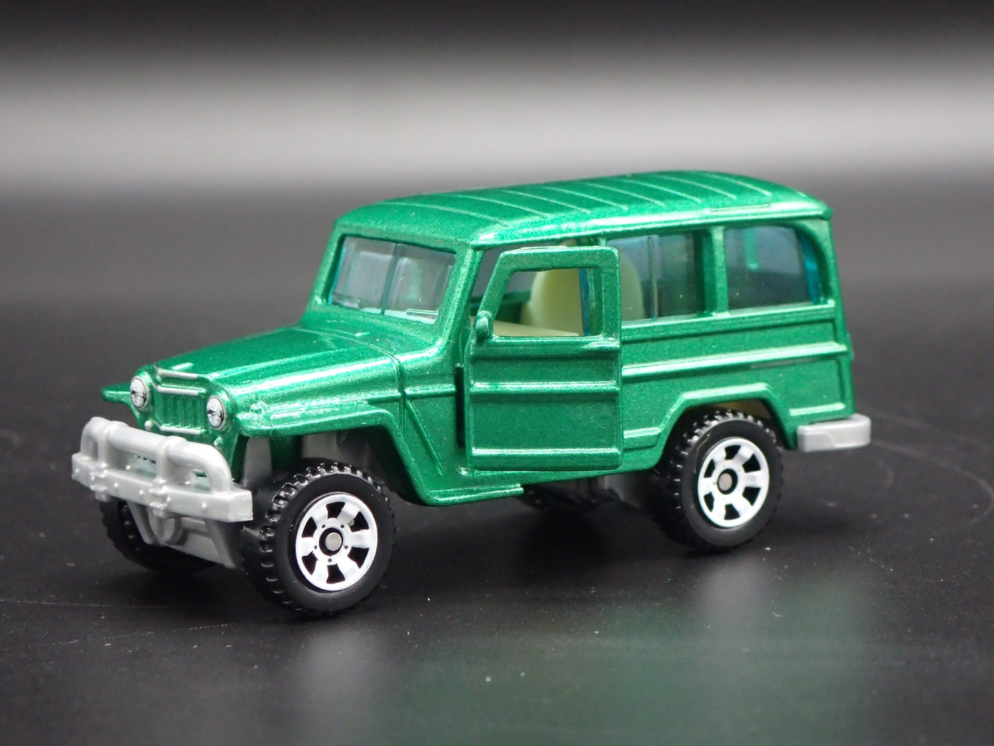 1946-1964 JEEP WILLYS WAGON 1:64 SCALE COLLECTIBLE DIORAMA DIECAST MODEL CAR