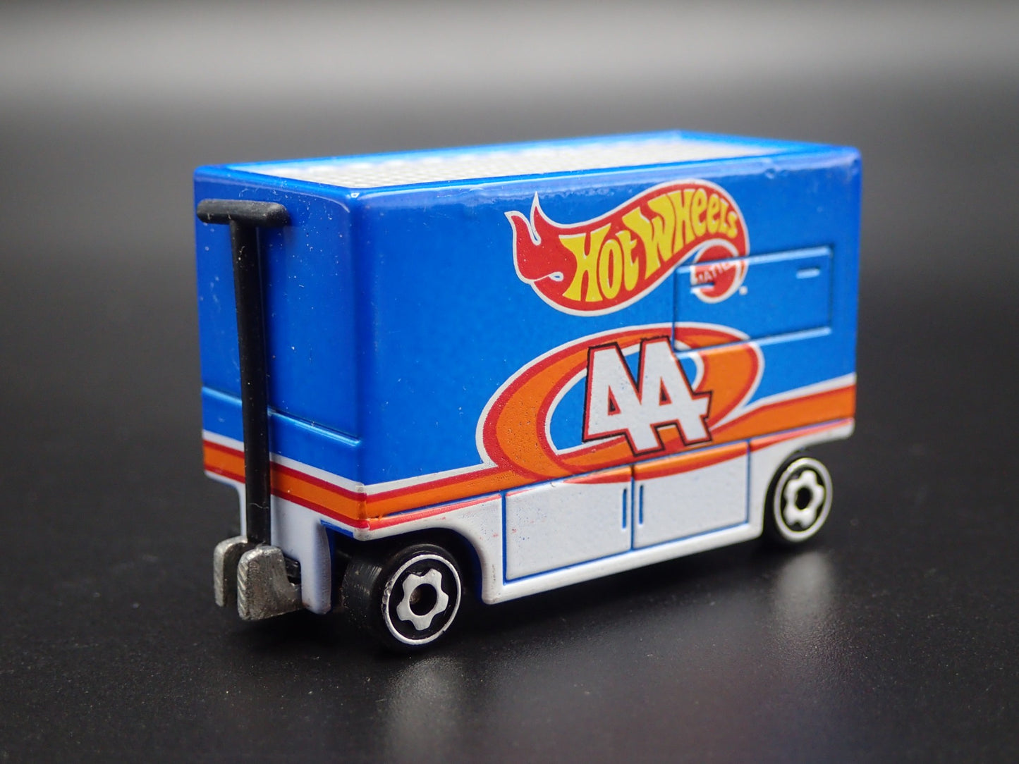 NASCAR TOOL CART WAR WAGON HOT WHEELS 44 1:64 SCALE DIECAST MODEL CAR
