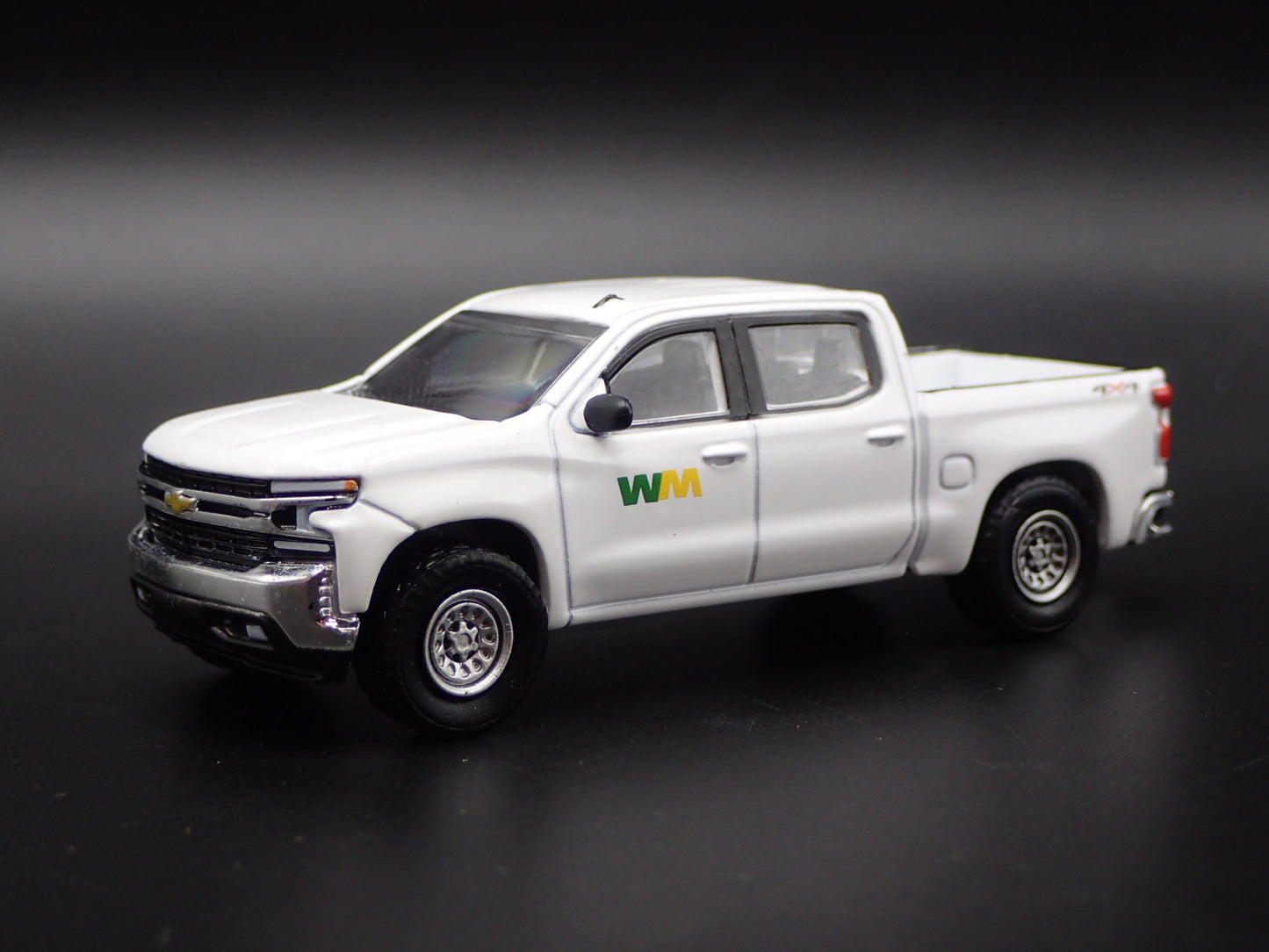 2020 20 CHEVY SILVERADO TRUCK WASTE MANAGEMENT 1:64 SCALE DIECAST MODEL CAR