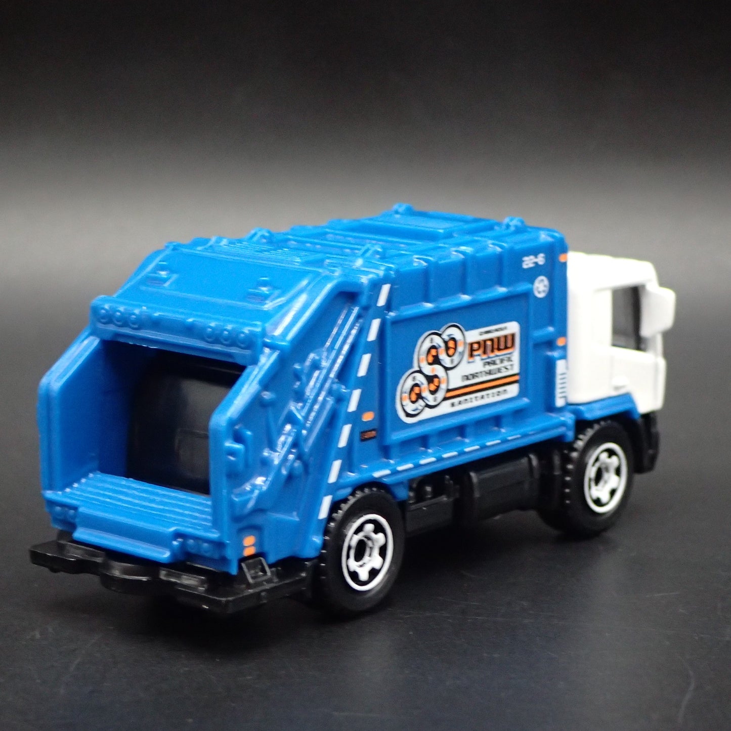 PACIFIC NORTHWEST GARBAGE RECYCLING TRASH TRUCK 1/64 MB SCALE DIECAST MODEL CAR