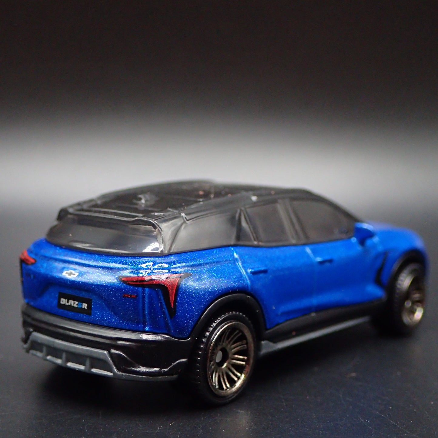 2024-2025 CHEVY CHEVROLET BLAZER EV BLUE 1:64 SCALE DIORAMA DIECAST MODEL CAR
