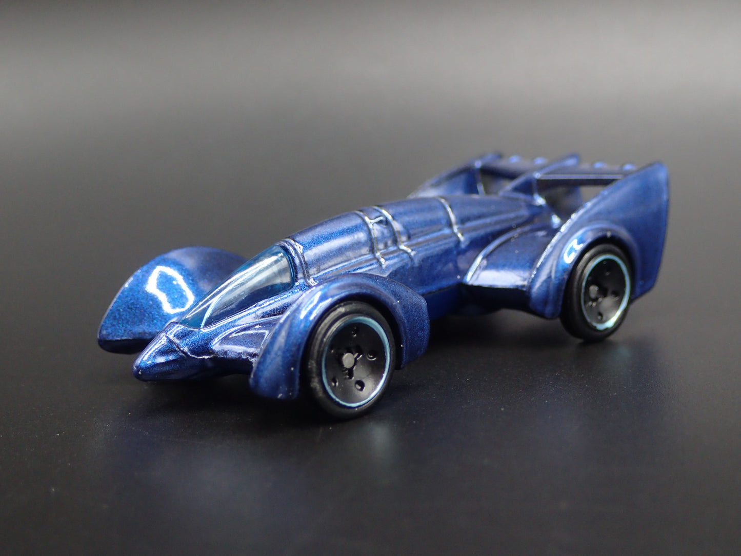 BATMAN LIVE TOUR BATMOBILE BLUE 1:64 SCALE COLLECTIBLE DIORAMA DIECAST MODEL CAR