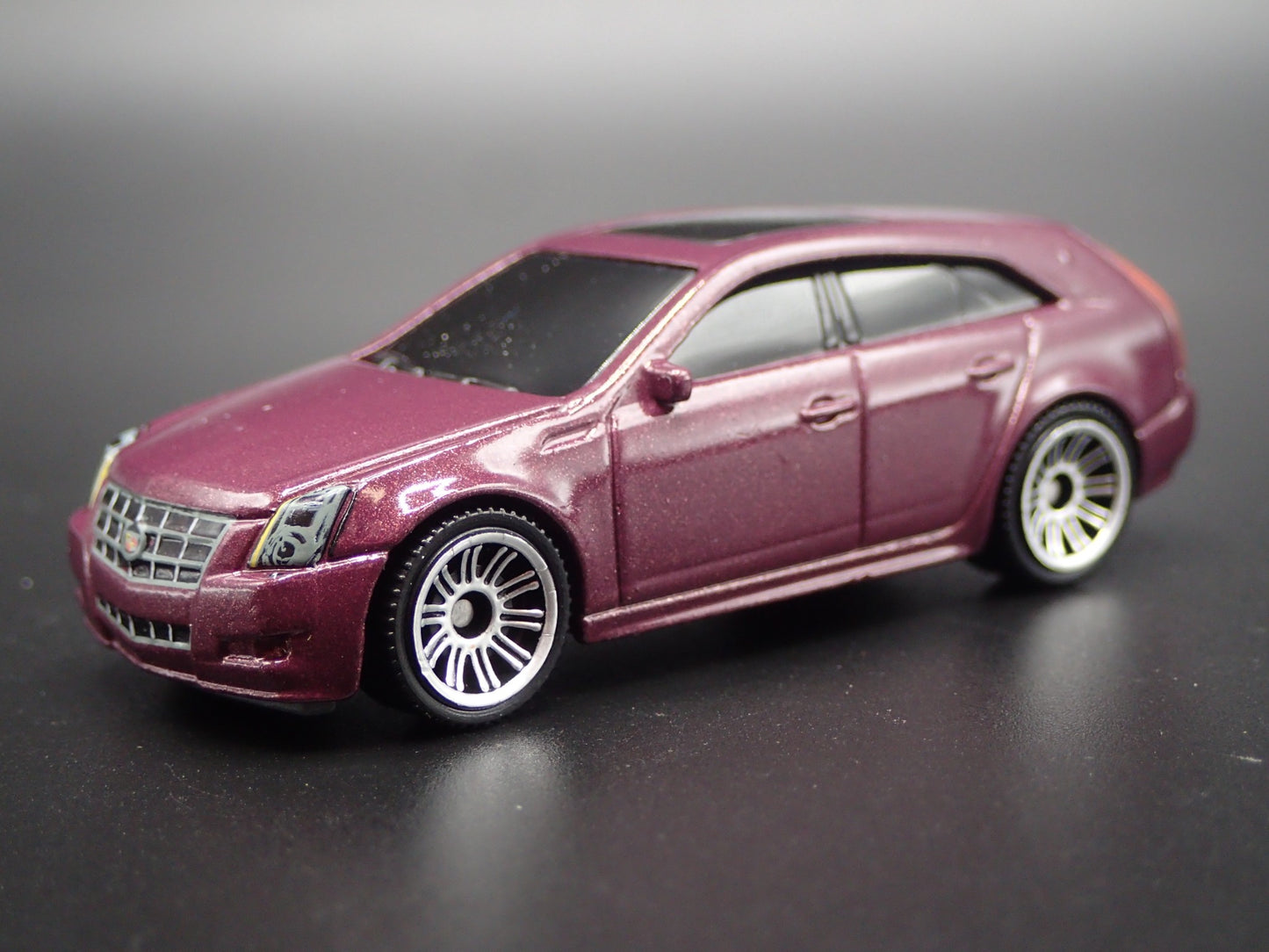 2010-2014 CADDY CADILLAC CTS WAGON PURPLE 1:64 SCALE DIORAMA DIECAST MODEL CAR