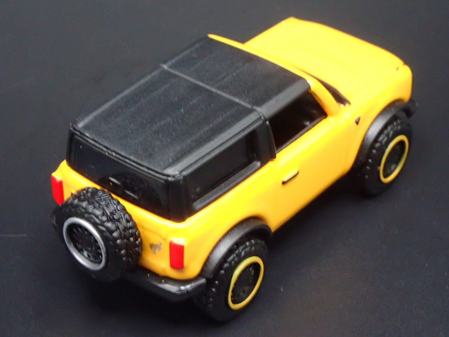 2021-2025 FORD BRONCO BADLANDS 2 TWO DOOR 1:64 SCALE DIORAMA DIECAST MODEL CAR