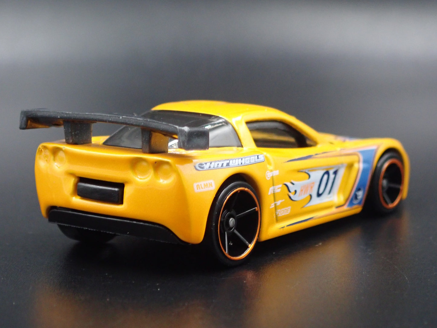 2005-2013 CHEVY CHEVROLET CORVETTE C6R RARE 1:64 SCALE DIORAMA DIECAST MODEL CAR