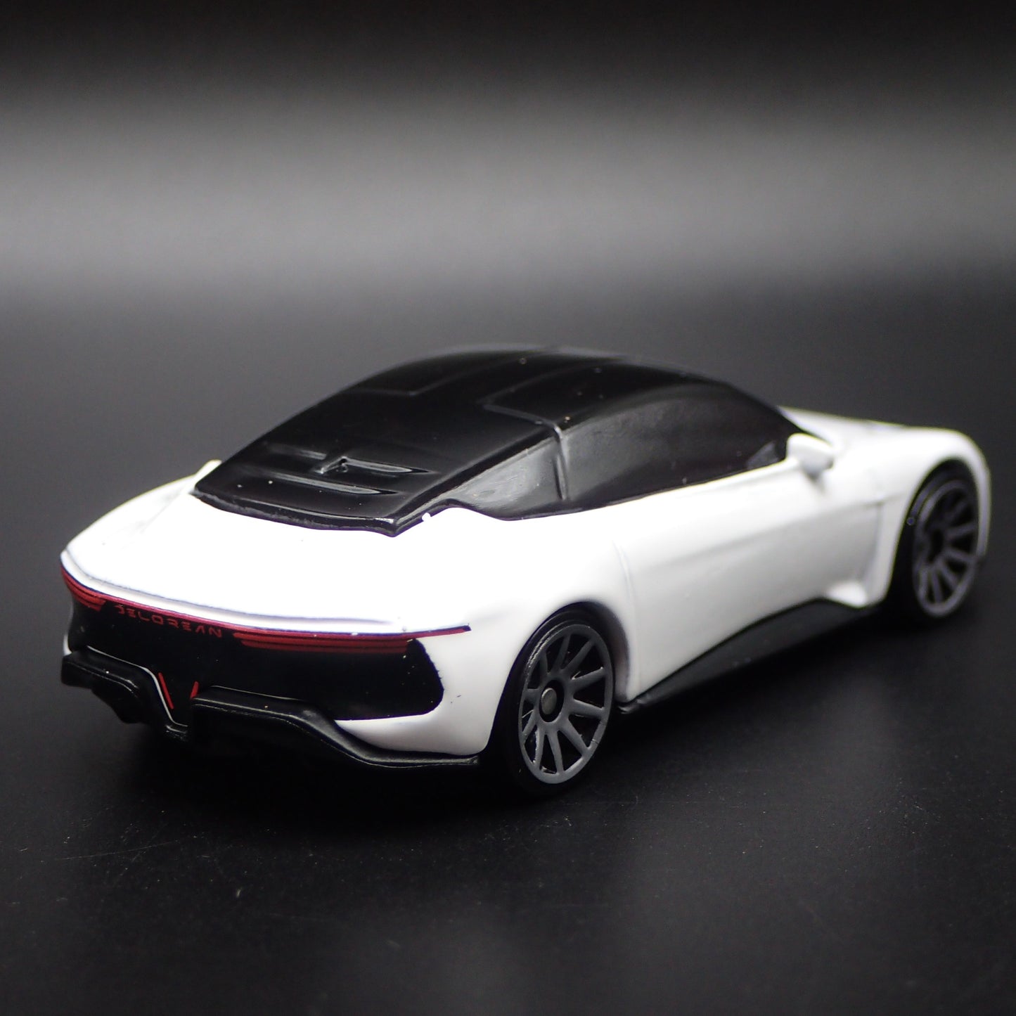 DELOREAN DMC ALPHA5 CONCEPT CAR 1:64 SCALE COLLECTIBLE DIORAMA DIECAST MODEL CAR