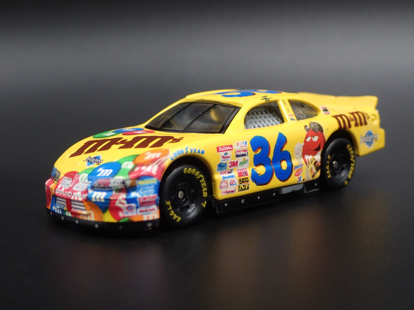 2002 02 PONTIAC GRAND PRIX KEN SCHRADER #36 M&M'S 1/64 SCALE DIECAST MODEL CAR