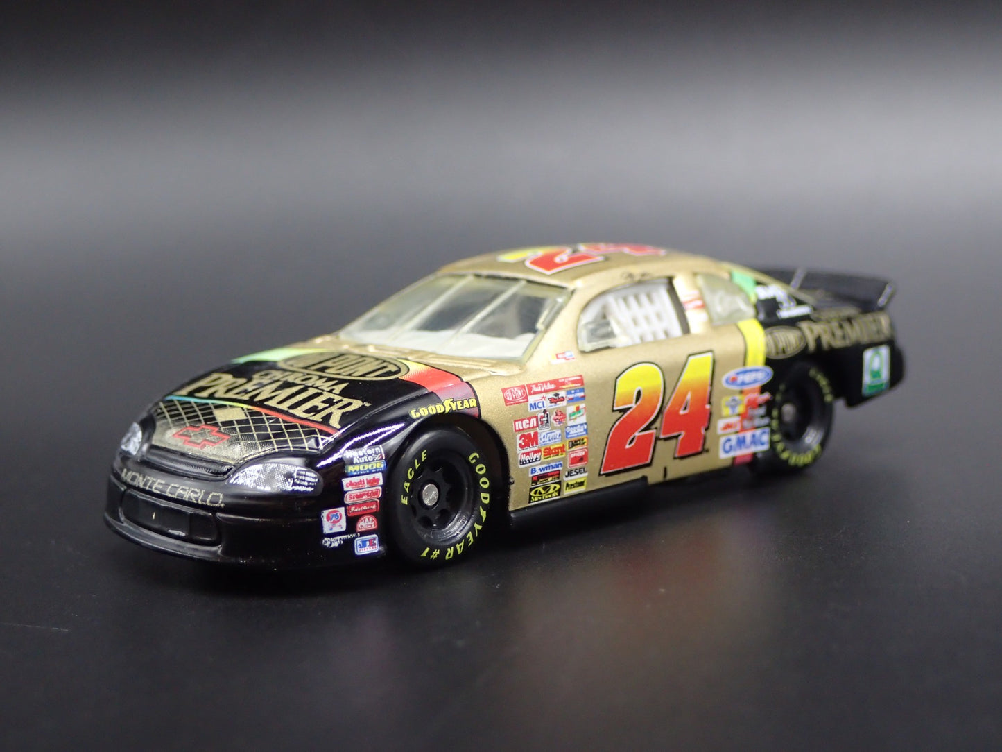 2000 CHEVY CHEVROLET MONTE CARLO JEFF GORDON NASCAR 1:64 SCALE DIECAST MODEL CAR