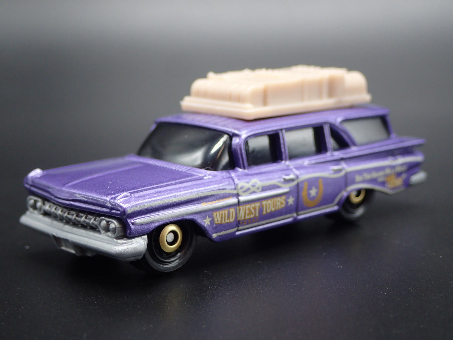 1959 59 CHEVY CHEVROLET STATION WAGON RARE 1/64 SCALE DIORAMA DIECAST MODEL CAR