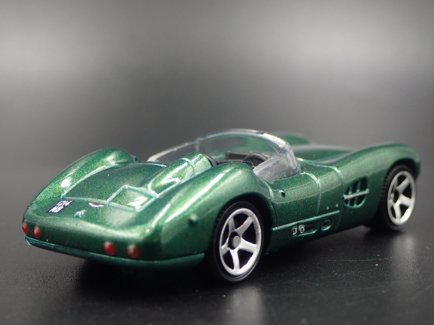 1956 56 ASTON MARTIN DBR1 CONVERTIBLE GREEN 1/64 SCALE DIORAMA DIECAST MODEL CAR