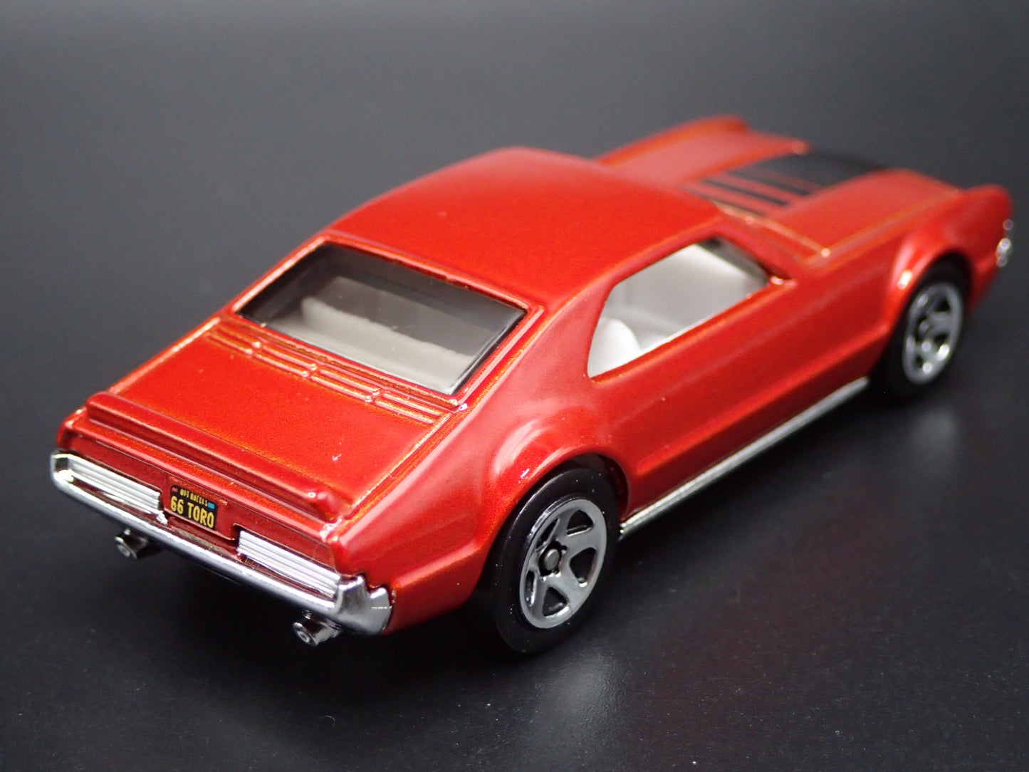 1966 66 OLDS OLDSMOBILE TORONADO CUSTOM 1/64 SCALE DIORAMA DIECAST MODEL CAR