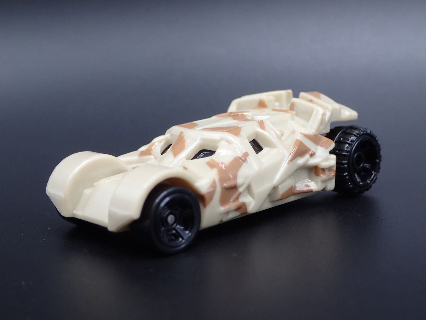 BATMAN BATMOBILE THE TUMBLER THE DARK KNIGHT RISES 1:64 SCALE DIECAST MODEL CAR