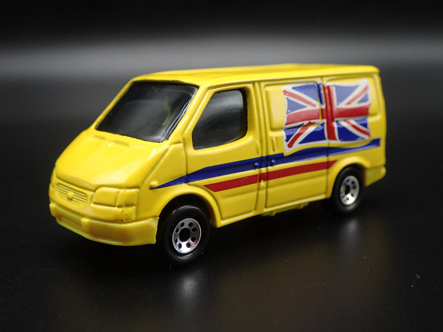 FORD TRANSIT VAN UNION JACK FLAG ENGLAND YELLOW 1:64 SCALE DIECAST MODEL CAR